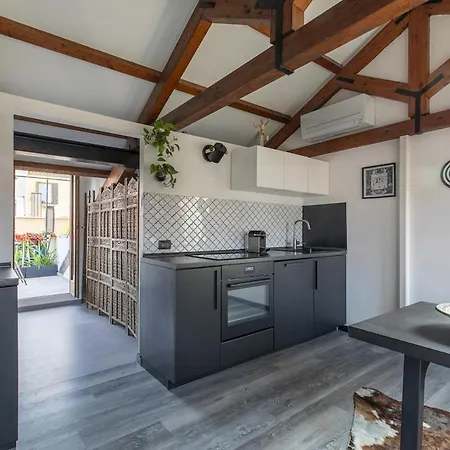 Modern Loft, Rooftop Patio, Full Kitchen *