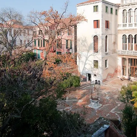 Διαμέρισμα Modern Loft, Rooftop Patio, Full Kitchen *