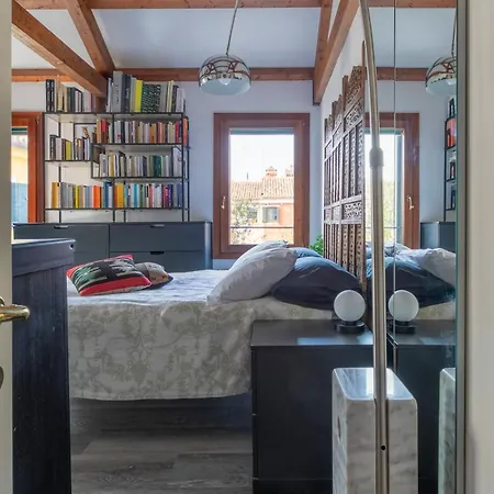 Modern Loft, Rooftop Patio, Full Kitchen *