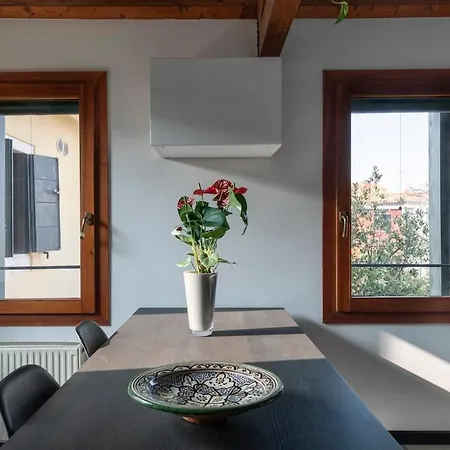 Modern Loft, Rooftop Patio, Full Kitchen Διαμέρισμα *