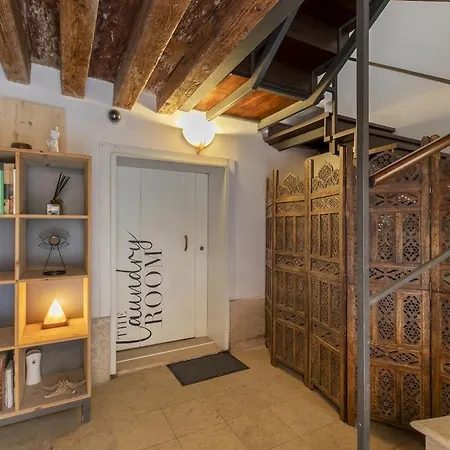 Appartamento Modern Loft, Rooftop Patio, Full Kitchen