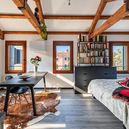 Modern Loft, Rooftop Patio, Full Kitchen Appartamento *