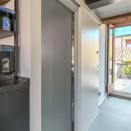 Appartamento Modern Loft, Rooftop Patio, Full Kitchen Venezia