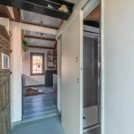 Modern Loft, Rooftop Patio, Full Kitchen